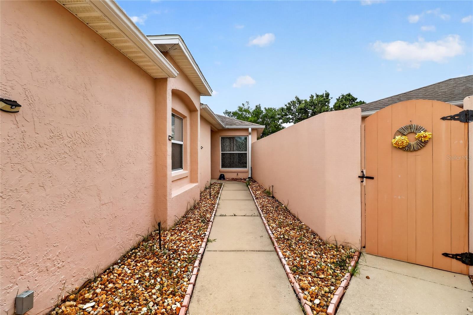 Residential Lease in LADY LAKE 5