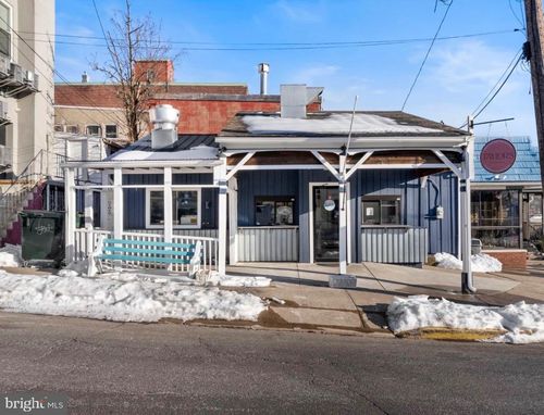 2 Pond St, BRISTOL, PA, 19007-4815 | Card Image