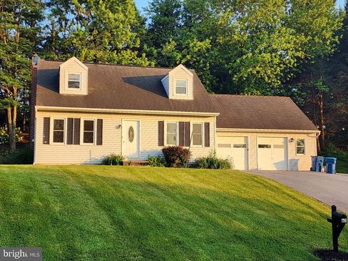 67 Angela Dr, ELIZABETHTOWN, PA, 17022-8701 | Card Image
