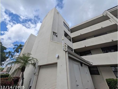 104-114 Lake Emerald Dr, Oakland Park, FL, 33309 | Card Image