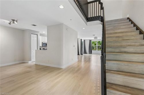 102-1410 Mariposa Cir, NAPLES, FL, 34105-7271 | Card Image