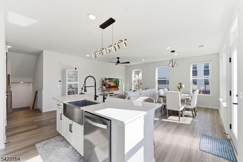 apt-5201-5 Sadie Cir, Union, NJ, 07083-2493 | Card Image