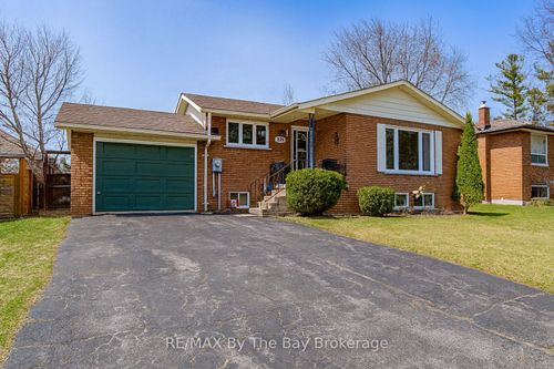 229 Datas Drive E, Clearview, ON, L0M1S0 | Card Image