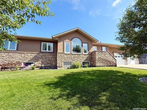 523 Brown Cres, Weyburn, SK, S4H0M9 | Card Image