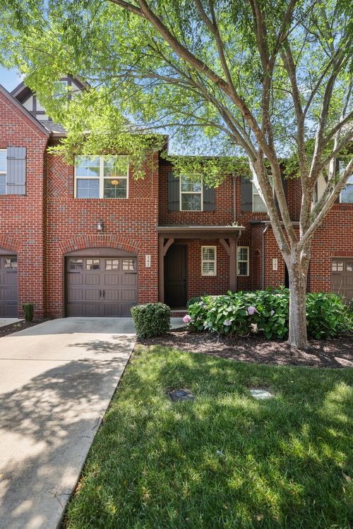 345 Coronado Private Cir, Hendersonville, TN, 37075-1424 | Card Image