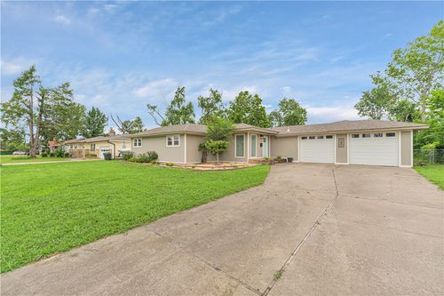 1603 W Poplar St, Rogers, AR, 72758-4144 | Card Image