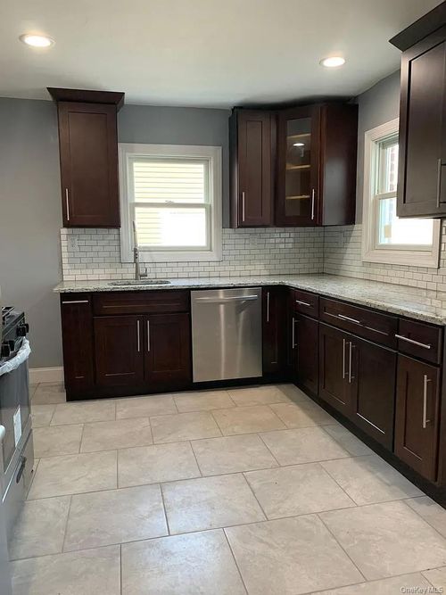 120 Fairfield Ave, Mineola, NY, 11501-3338 | Card Image