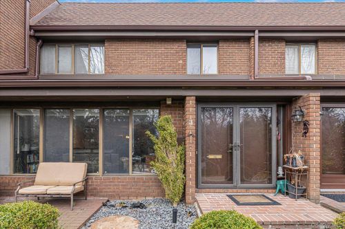 3 Oldfield, Roslyn, NY, 11576-2809 | Card Image