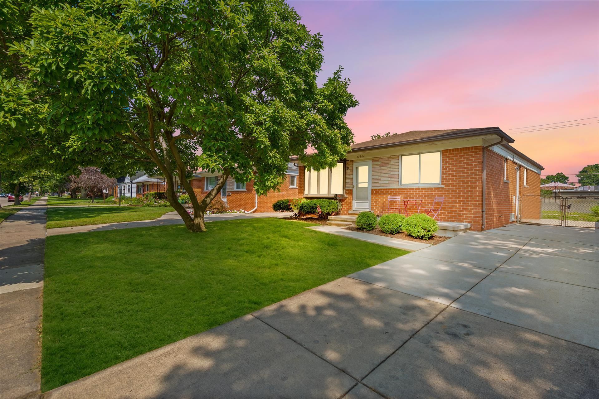 Glenwood St, Saint Clair Shores, MI 48081