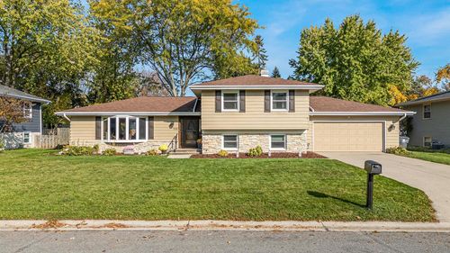 708 Kensington Rd, NEENAH, WI, 54956-4908 | Card Image
