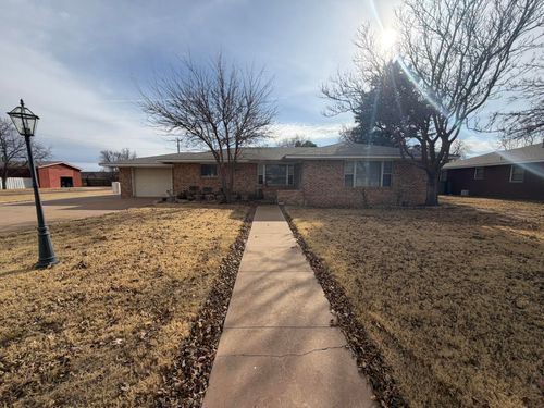 501 W 1st St, Hale Center, TX, 79041-1404 | Card Image