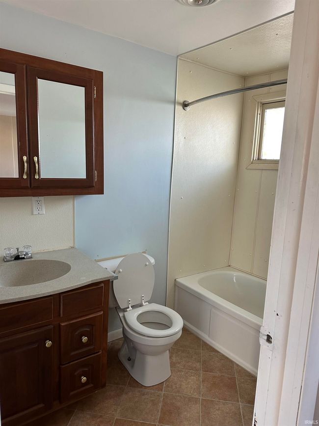 152 W Randolph St, House other with 4 bedrooms, 3 bathrooms and null parking in Nappanee IN | Image 33