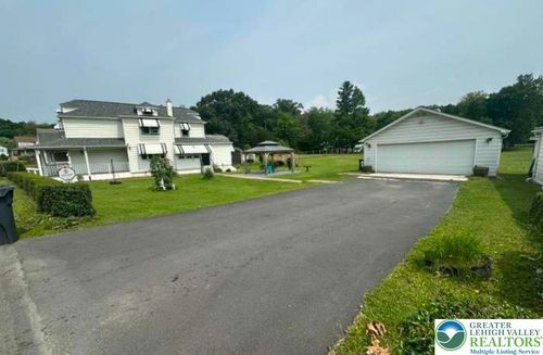 142 E Saylor Ave, Wilkes Barre, PA, 18702-2757 | Card Image