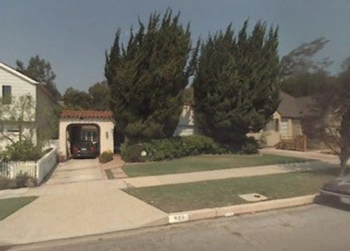 411 N Bowling Green Way, Los Angeles, CA, 90049-2819 | Card Image