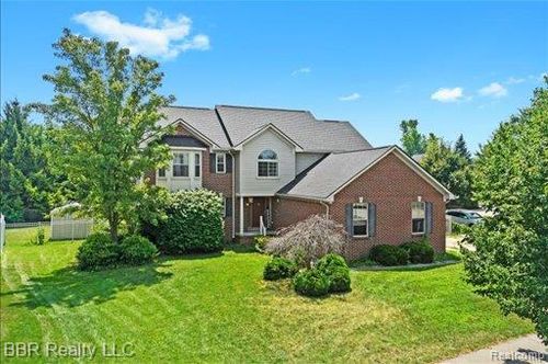20077 Dovetail Dr, Brownstown Twp, MI, 48183-1116 | Card Image