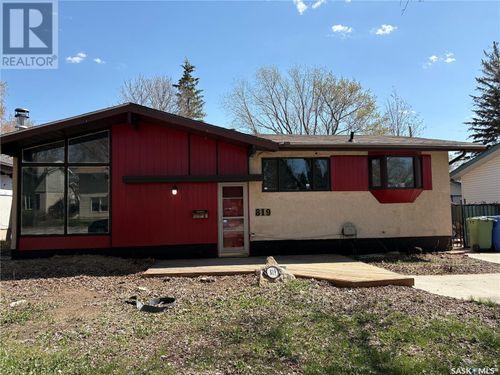 819 Shannon Rd, Regina, SK, S4S5K1 | Card Image