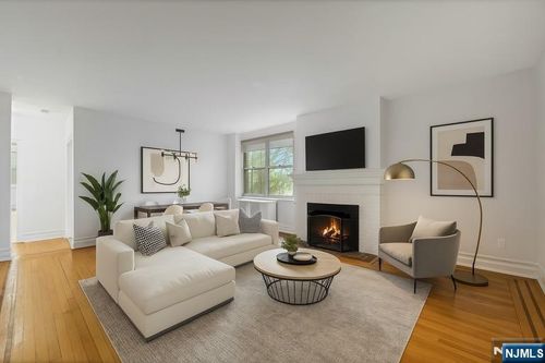 100 E Palisade Ave, Englewood, NJ, 07631-3046 | Card Image