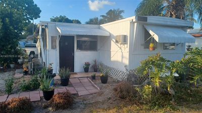 829 Ne 62nd Ct, House other with 2 bedrooms, 2 bathrooms and null parking in Pompano Beach FL | Image 1