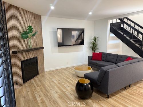 114-5401 Zelzah Ave, Encino, CA, 91316-2204 | Card Image