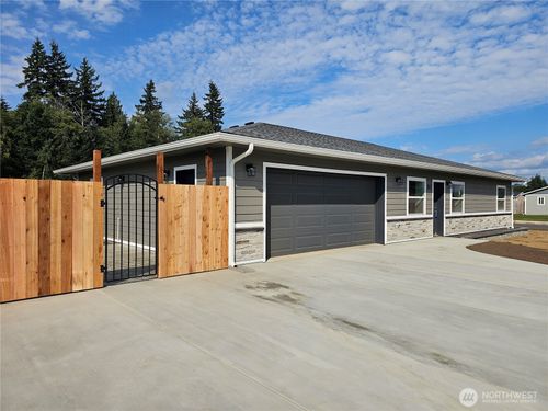 302 W Martin St, Elma, WA, 98541-9356 | Card Image