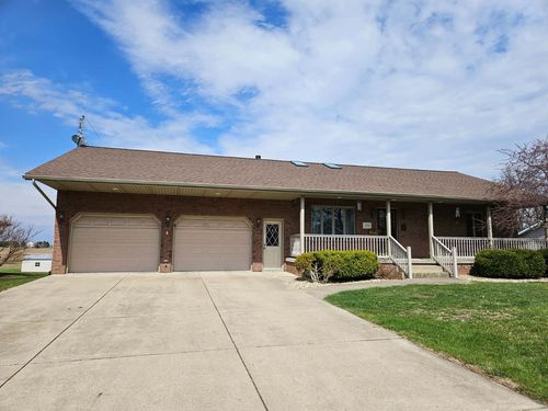1308 W Carol Dr, Roanoke, IL, 61561-9651 | Card Image