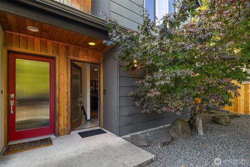 apt-a-5935 Fauntleroy Way Sw, Seattle, WA, 98136-1797 | Card Image