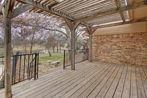 2122 Clear Lake Rd, Weatherford, TX, 76087-7984 | Card Image