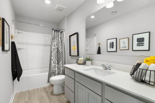 Secondary bathroom | Image 12