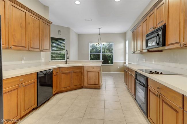 APT-202 - 17498 Old Harmony Dr, Condo with 3 bedrooms, 2 bathrooms and null parking in FORT MYERS FL | Image 9
