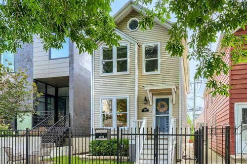 2048 W Huron St, Chicago, IL, 60612-1304 | Card Image