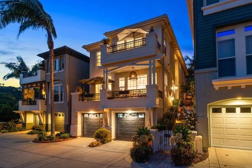 2704 Mackinnon Ranch Rd, Cardiff by the Sea, CA, 92007-2209 | Card Image