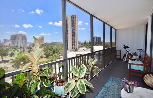apt-836-20379 W Country Club Dr, Aventura, FL, 33180-1628 | Card Image