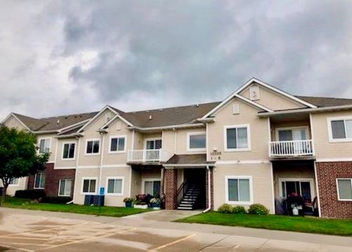 8-10335 Norfolk Dr, Johnston, IA, 50131-3113 | Card Image