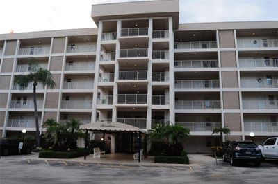 203 - 2651 S Course Dr, Condo with 2 bedrooms, 2 bathrooms and null parking in Pompano Beach FL | Image 1