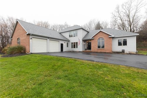 4892 Macgregor Ln, Syracuse, NY, 13215-3200 | Card Image