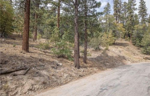 1237 Ridge Rd, Fawnskin, CA, 92333-1064 | Card Image