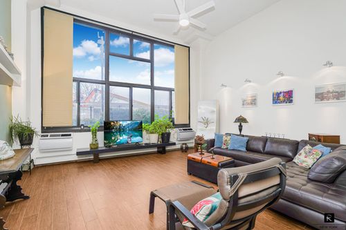 1-d-10 Bay Street Lndg, Staten Island, NY, 10301-2530 | Card Image