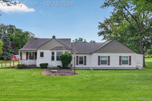 401 Lehigh Rd, Rochester Hills, MI, 48307-3746 | Card Image