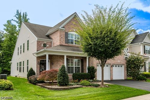 11 Bellingham Dr, KENDALL PARK, NJ, 08824-7019 | Card Image