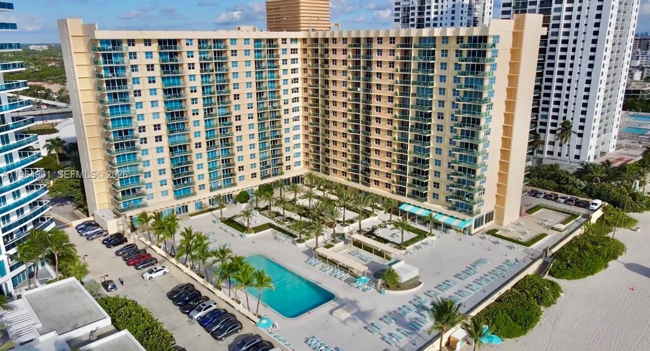 Residential Lease in Hollywood 2