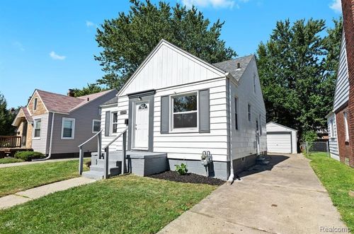 20253 Elkhart St, Harper Woods, MI, 48225-2235 | Card Image