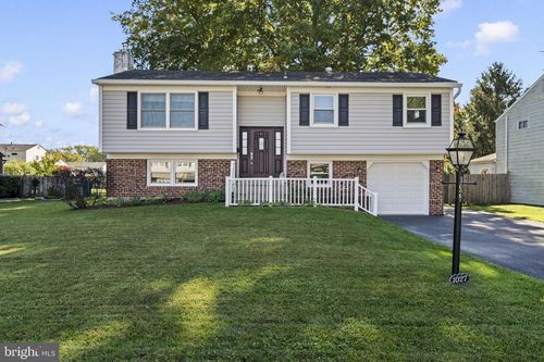 1027 Oakwood Dr, WARMINSTER, PA, 18974-1841 | Card Image