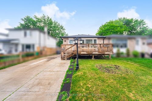 17 Garside Cres, Brampton, ON, L6S1H5 | Card Image