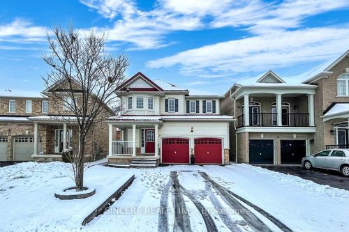 8 Canary St, Whitby, ON, L1R0K2 | Card Image