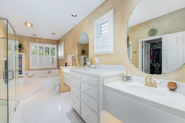 Large En Suite with 2 sinks - 9316 Yukon Ave S | Image 22