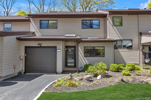 7 Northgate Ct, Huntingtn Sta, NY, 11747-3047 | Card Image