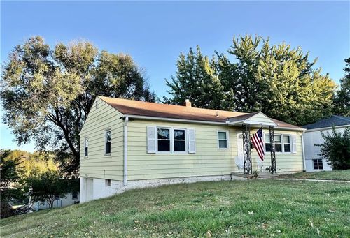 1831 Martha Ln, Saint Joseph, MO, 64501-2051 | Card Image