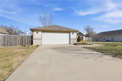 218 Hillside Dr, Baldwin City, KS, 66006-7000 | Card Image