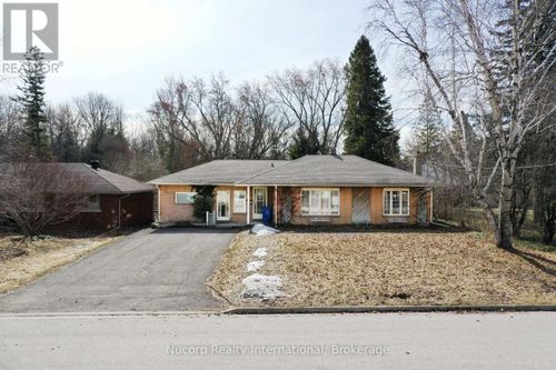774 Sutherland Ave, Newmarket, ON, L3Y1G1 | Card Image