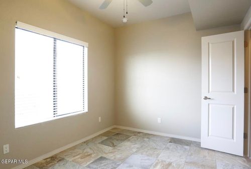 apt-3-5501 N Stanton St, El Paso, TX, 79912-6440 | Card Image